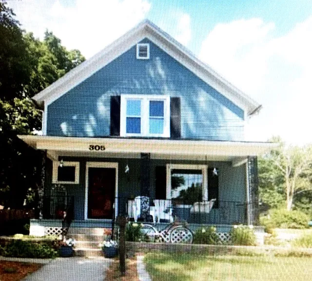 305 Oak St — Photo 1