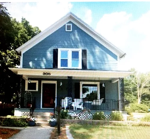 305 Oak St Photo 1