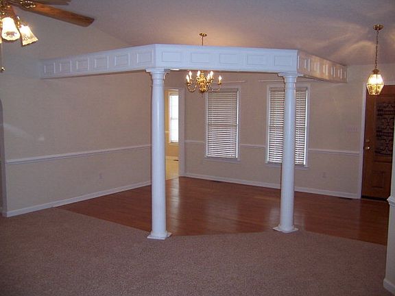 5th image of 324 Palmer Cir