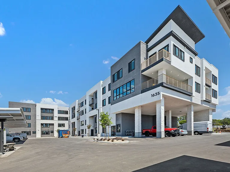 Virano Apartments — Photo 6