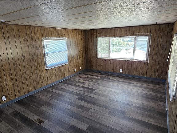 3rd image of 1805 Joslyn St Trailer 44