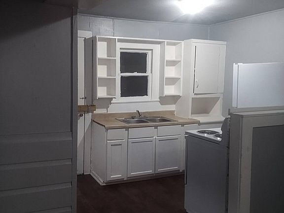 2nd image of 235 NW 2nd St #6