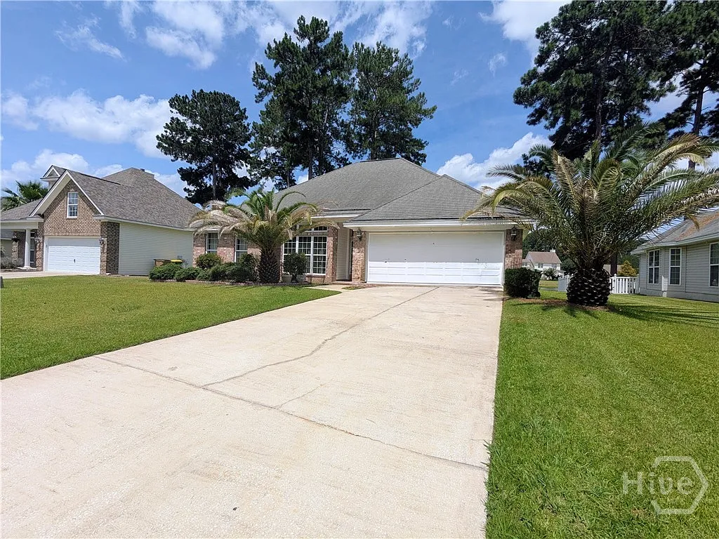 4 bed, 2.0 bath, 2721 sqft, $2,800 — Photo 3