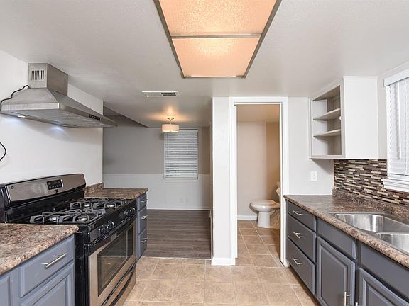 5th image of 4909 Holly Park Dr