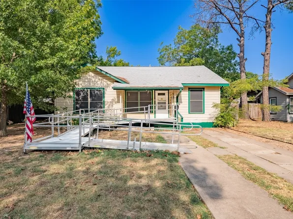 812 Web St, Arlington, TX 76011