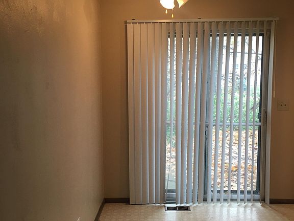 4th image of 2853 Lake Shore Pl