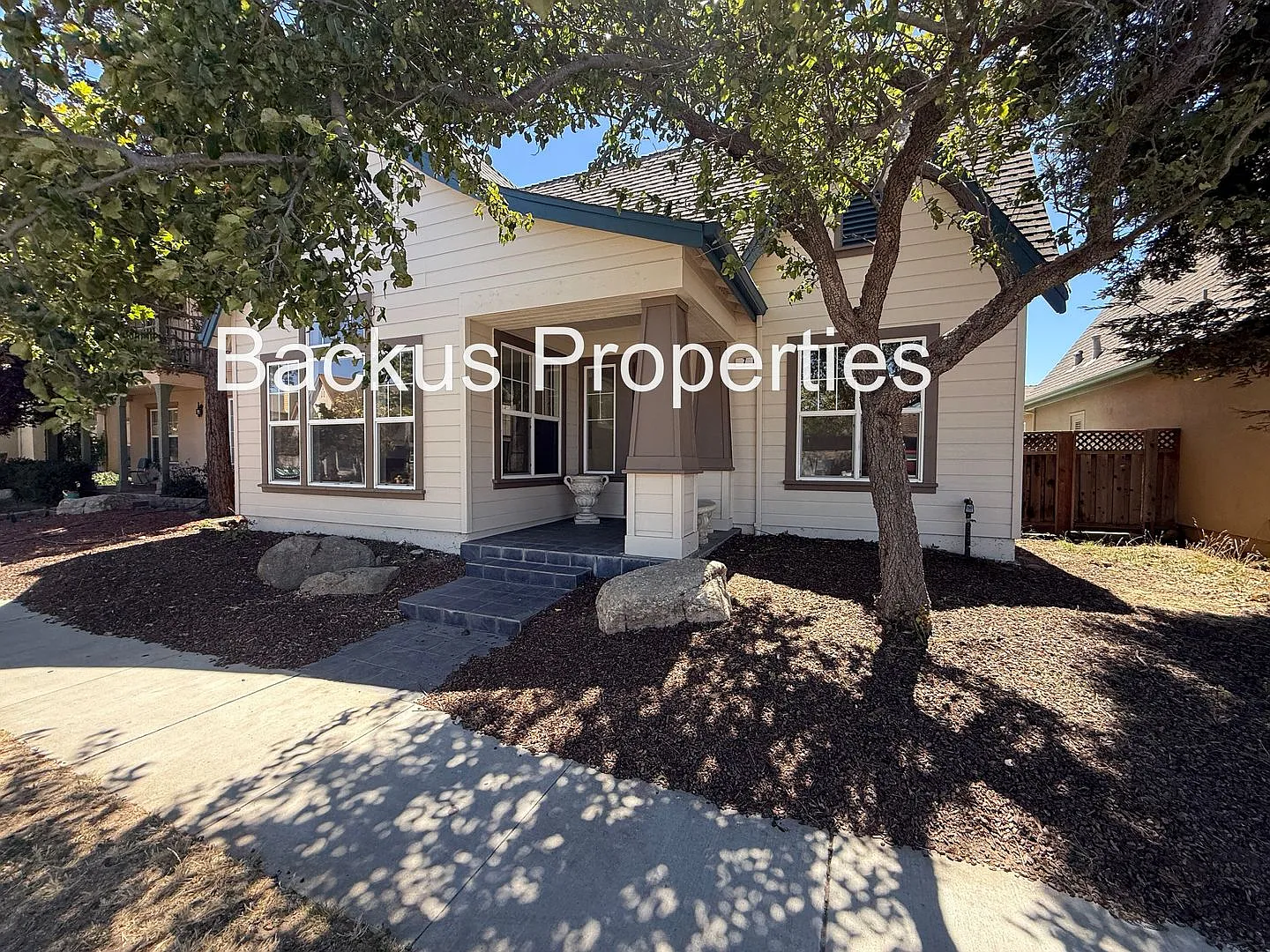 Beautiful three bedroom home in Greenfield — Photo 2