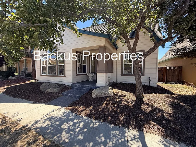 7 Moreno St — Photo 2