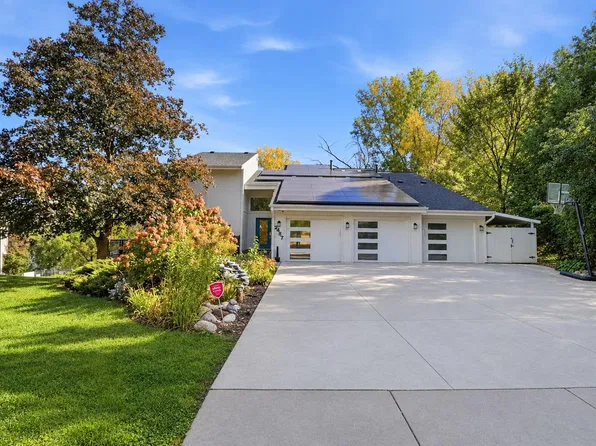 2457 Dianna Ln, Little Canada, MN 55117