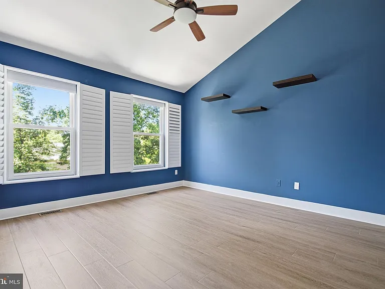 12087 Edgemere Cir — Photo 18