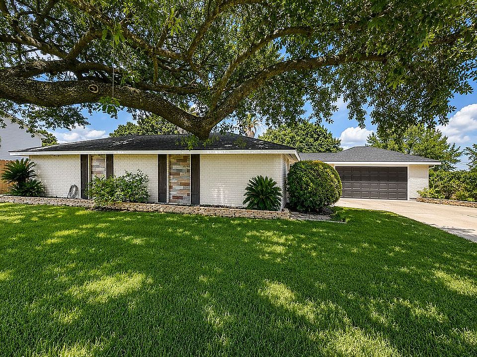 1st image of 176 Tiger Lily St