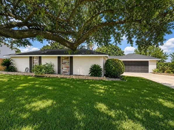 176 Tiger Lily St, Bridge City, TX 77611