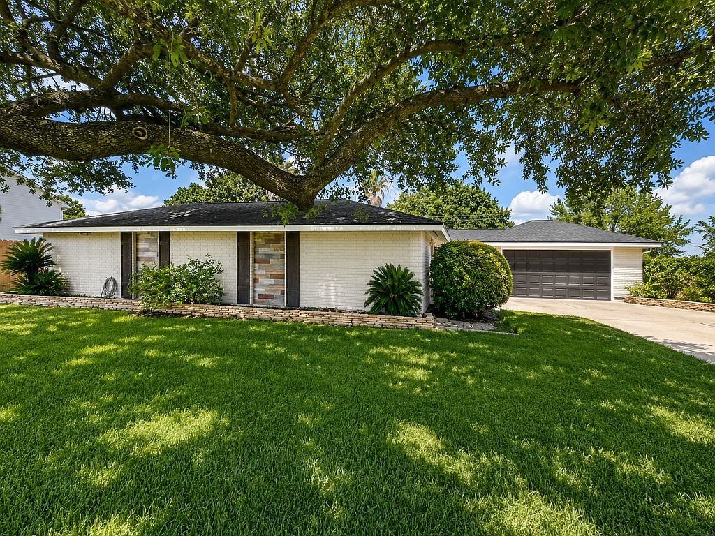 176 Tiger Lily St - Property Image