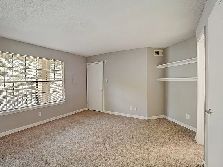 Hidden Palms Apartment Homes — Photo 6