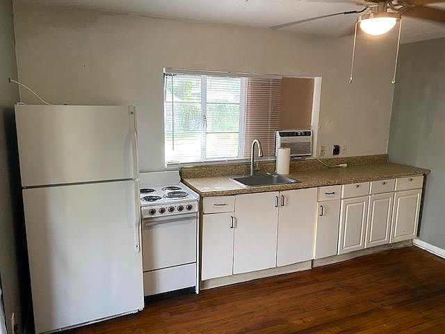 2nd image of 2103 S Fern Creek Ave