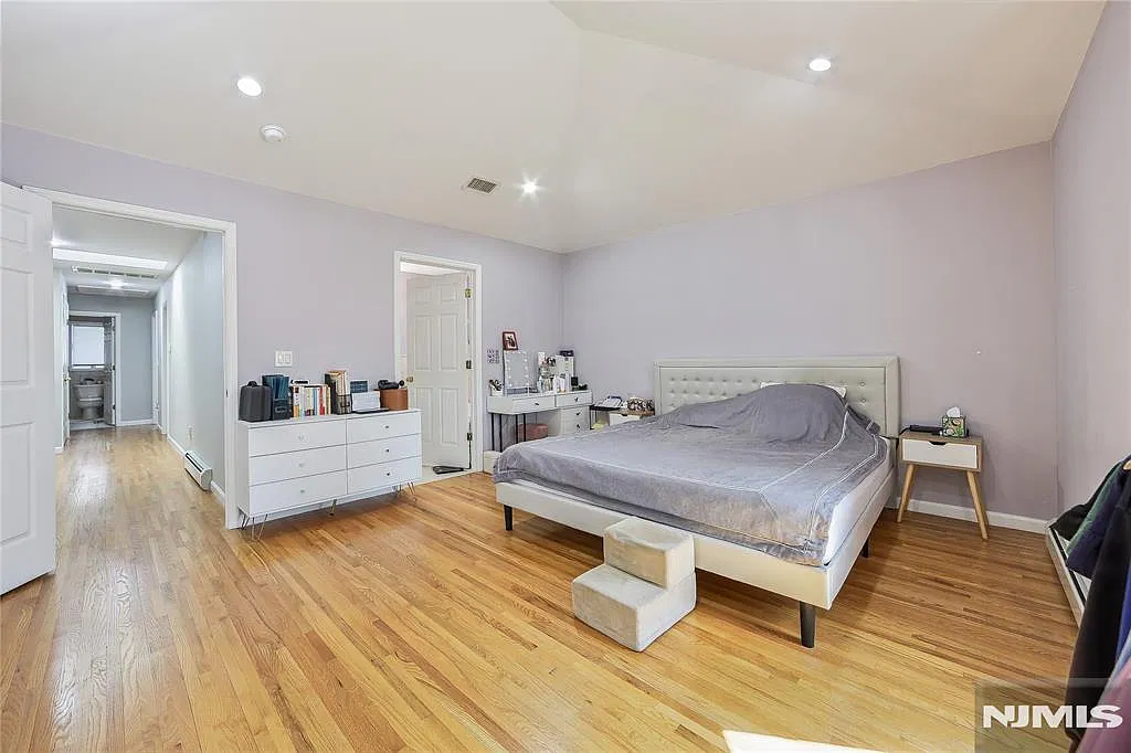 3 bed, 2.5 bath, $3,950 — Photo 2
