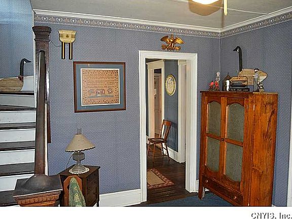 5th image of 1702 Valley Dr