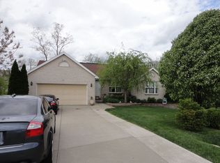 1241 Nottingham Rd, Amelia, OH 45102