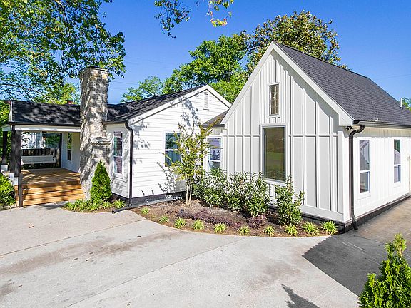 4th image of 203 Colonial Dr