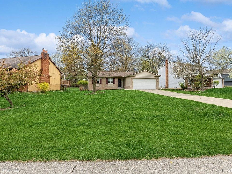 1st image of 293 Valley Dr