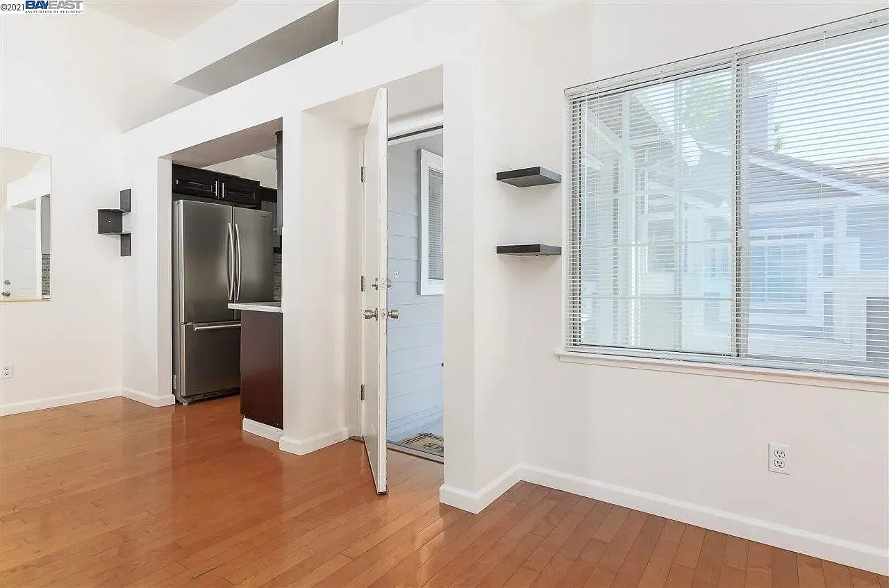2 bed, 850 sqft, $3,450 — Photo 3