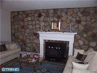 3rd image of 1002 Mayflower Dr