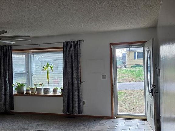 4th image of 611 N Sunset Dr