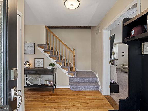 3rd image of 829 Timber Ln