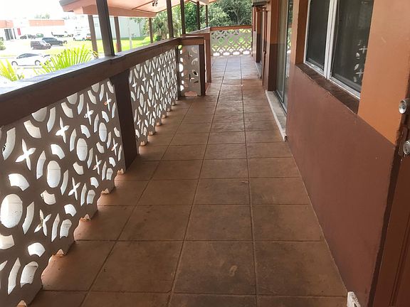 4th image of 1212 W Blue Heron Blvd #4