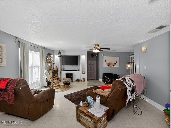 4th image of 728 WALKER Avenue SW
