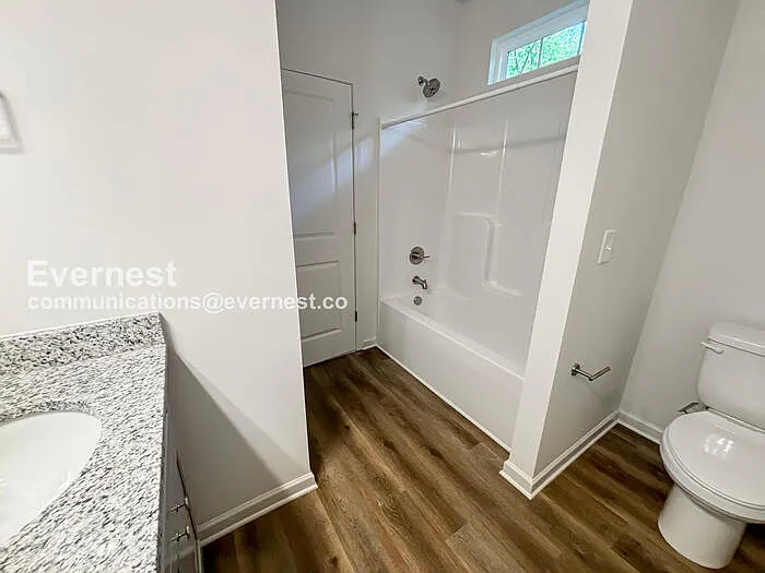 2722 Crawford Ave — Photo 5