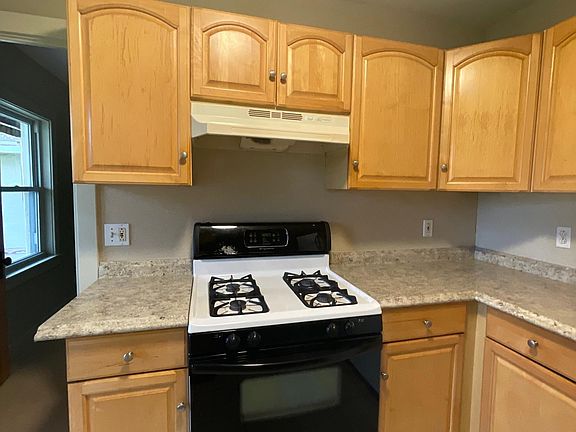 2nd image of 253 W Hazeltine Ave