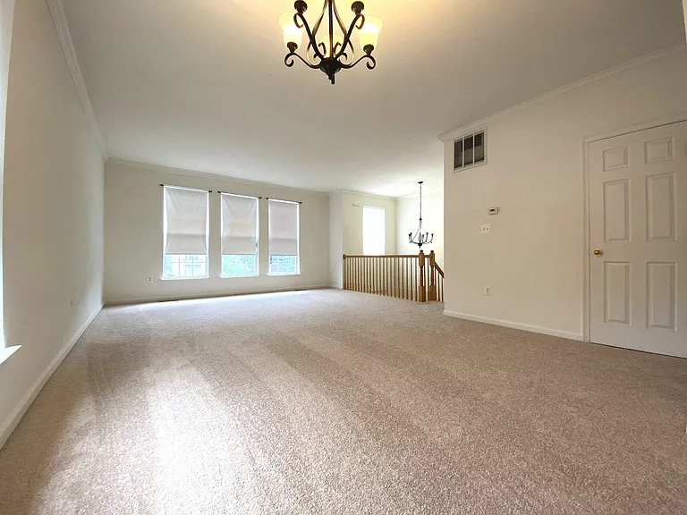 1601 Wilcox Ave — Photo 3