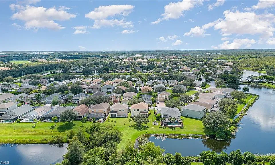8993 Falcon Pointe Loop