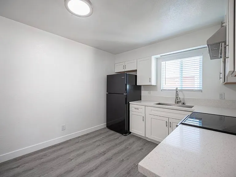 921 Snug Harbor St — Photo 10