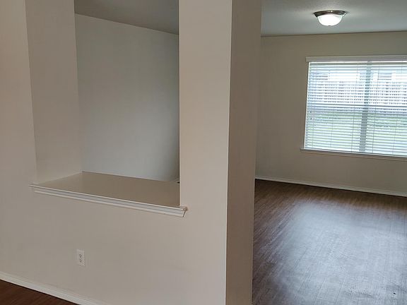 3rd image of 2011 Club Oak Dr