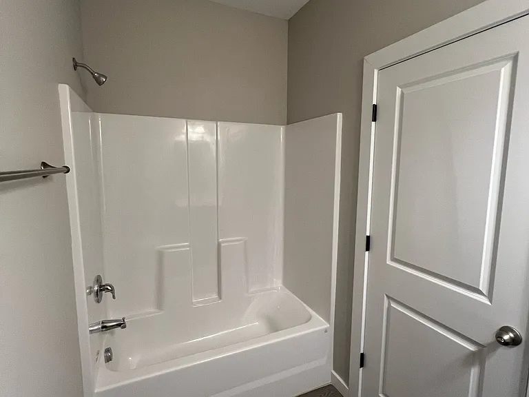 5183 N Cypress St — Photo 8
