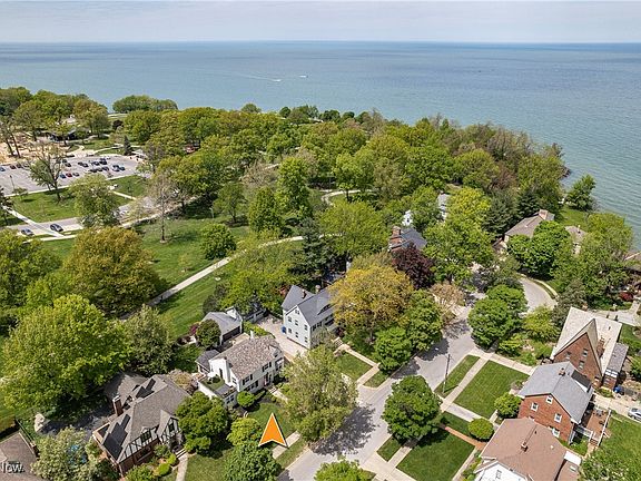 4th image of 1020 Parkside Dr