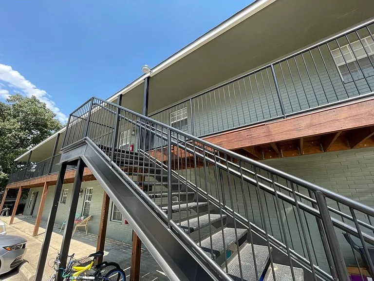 884 W Holly St #12 — Photo 3