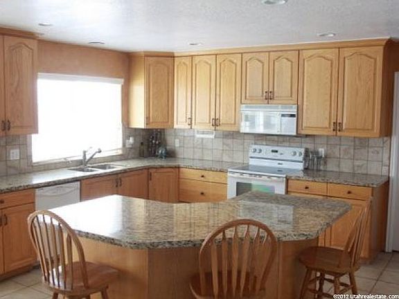 3rd image of 2241 W Canterwood Dr