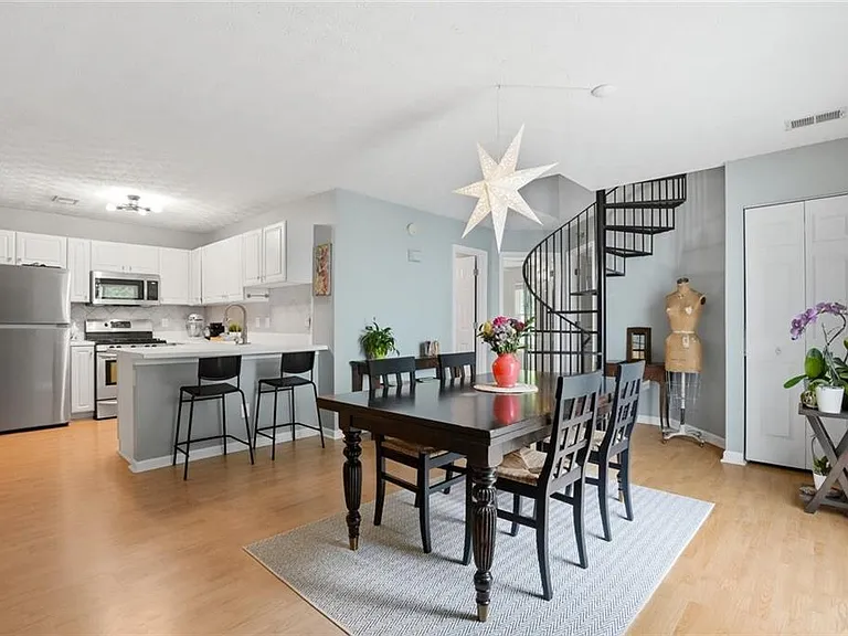 430 Feyston Ct — Photo 9