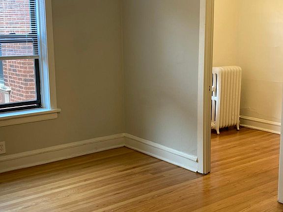 4th image of 4303 N Winchester Ave APT 3C