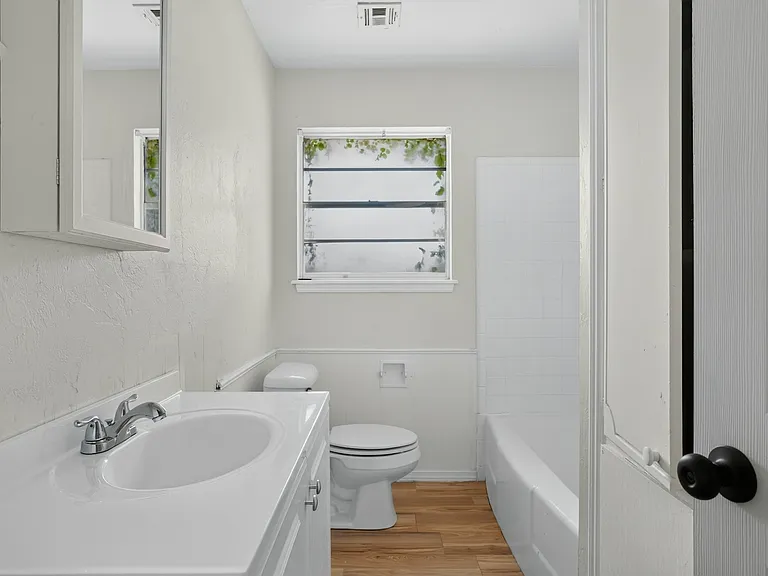 1004 Lotus Ave — Photo 5