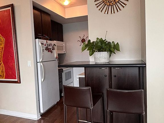 4th image of 220 Burnhamthorpe Rd W #2607