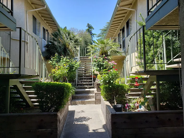 3041 Spring St — Photo 2