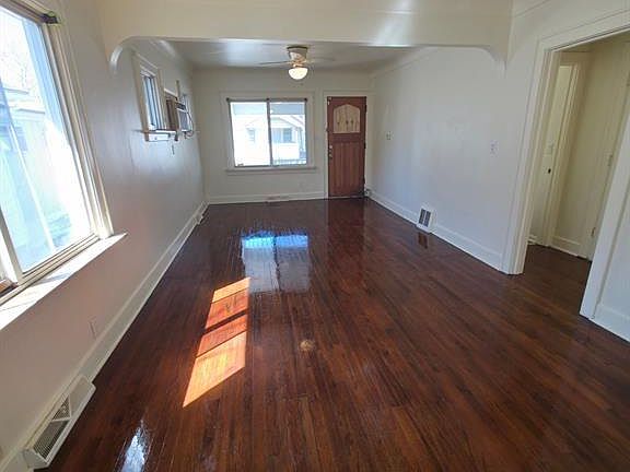2nd image of 843 Ossington Ave