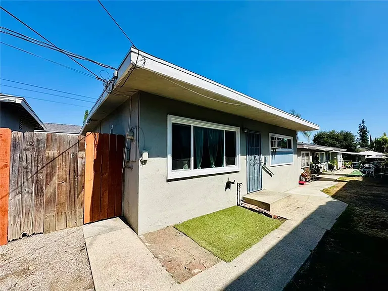 229 E Olive Ave — Photo 2