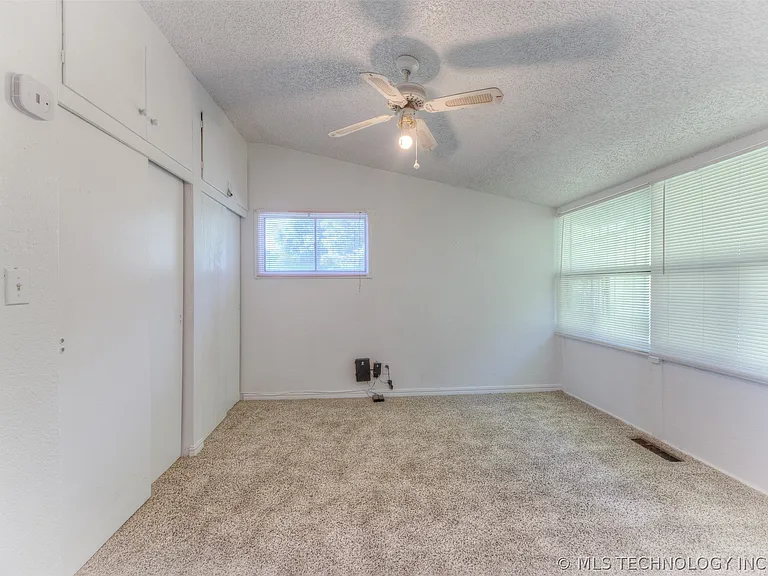 2234 N Main St — Photo 11