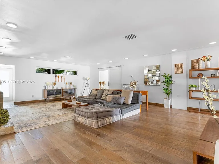 8220 Hawthorne Ave — Photo 10