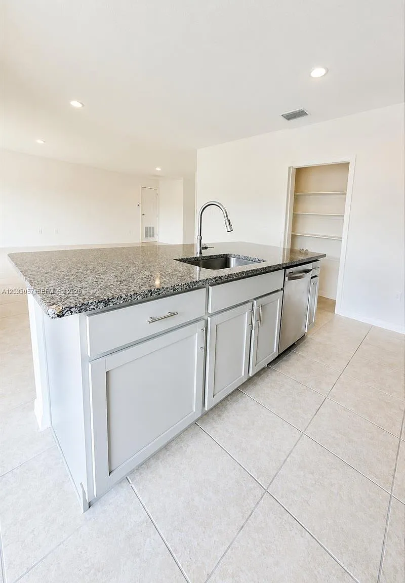 4 bed, 2.0 bath, 1845 sqft, $2,150 — Photo 3